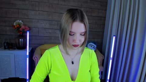 Snapshot of lililinn chatting on 01-28-25, 07:43 LiliLinn online show from 01-28-25, 07:43