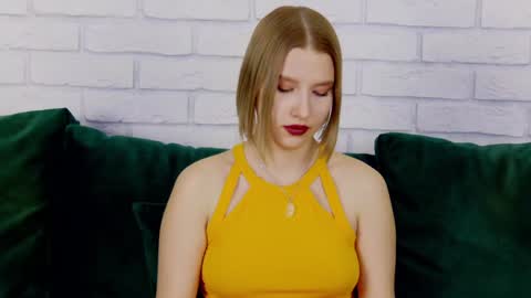 Snapshot of lililinn chatting on 02-03-25, 11:20 LiliLinn online show from 02-03-25, 11:20
