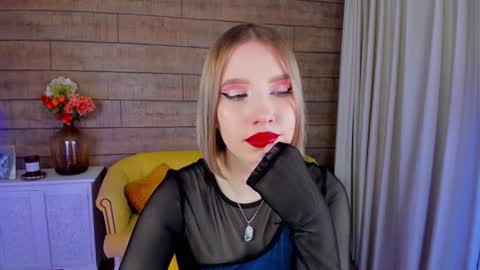 Snapshot of lililinn chatting on 02-04-25, 08:35 LiliLinn online show from 02-04-25, 08:35