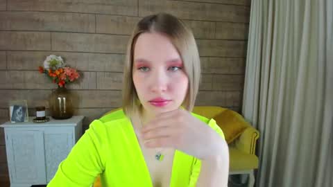 Snapshot of lililinn chatting on 02-12-25, 05:26 LiliLinn online show from 02-12-25, 05:26