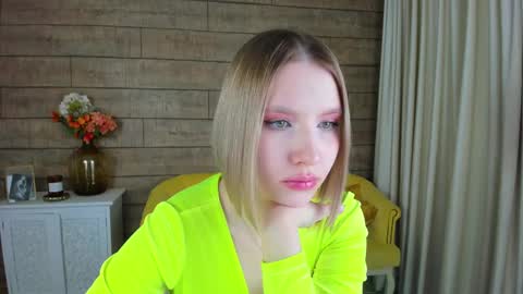 Snapshot of lililinn chatting on 02-12-25, 08:38 LiliLinn online show from 02-12-25, 08:38