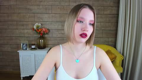 Snapshot of lililinn chatting on 02-12-25, 02:43 LiliLinn online show from 02-12-25, 02:43