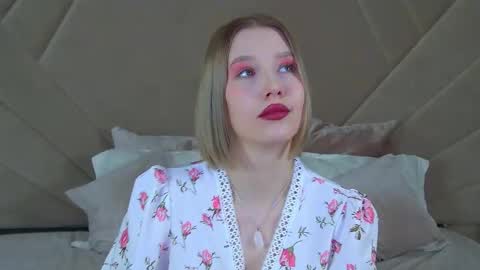 Snapshot of lililinn chatting on 02-17-25, 05:58 LiliLinn online show from 02-17-25, 05:58