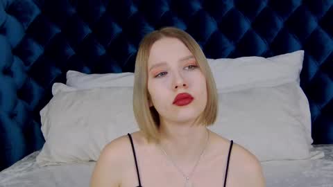 Snapshot of lililinn chatting on 02-22-25, 06:17 LiliLinn online show from 02-22-25, 06:17