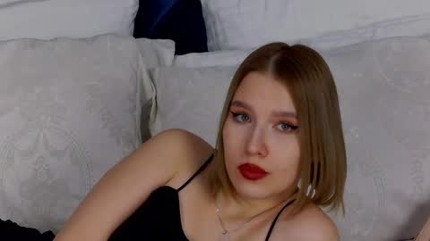 Snapshot of lililinn chatting on 02-22-25, 09:23 LiliLinn online show from 02-22-25, 09:23