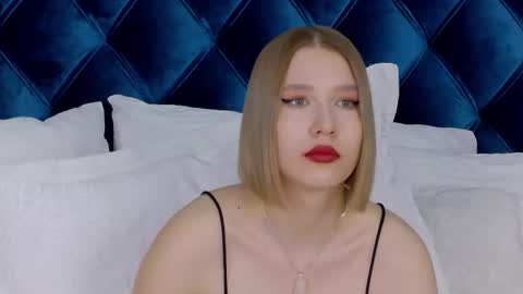 Snapshot of lililinn chatting on 02-27-25, 11:20 LiliLinn online show from 02-27-25, 11:20
