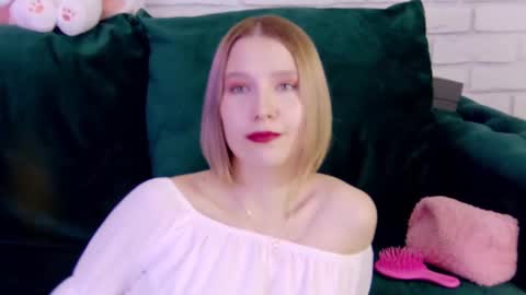 Snapshot of lililinn chatting on 03-05-25, 02:45 LiliLinn online show from 03-05-25, 02:45