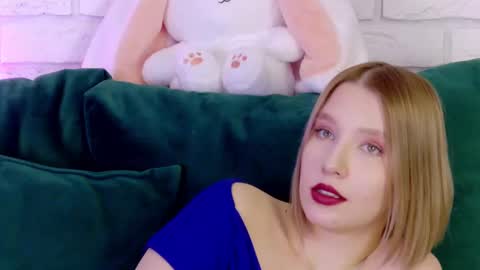 Snapshot of lililinn chatting on 03-07-25, 10:02 LiliLinn online show from 03-07-25, 10:02