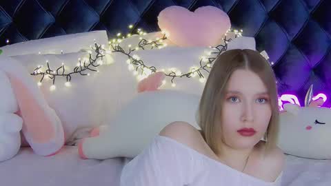 Snapshot of lililinn chatting on 03-08-25, 11:16 LiliLinn online show from 03-08-25, 11:16