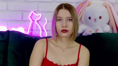 Snapshot of lililinn chatting on 03-10-25, 06:27 LiliLinn online show from 03-10-25, 06:27