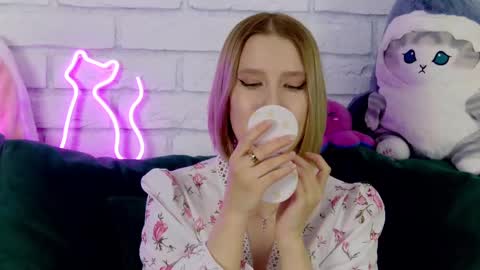 Snapshot of lililinn chatting on 03-12-25, 11:09 LiliLinn online show from 03-12-25, 11:09