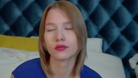 Snapshot of lililinn chatting on 09-16-25, 04:35 LiliLinn online show from 09-16-25, 04:35