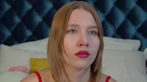 Snapshot of lililinn chatting on 09-19-25, 04:36 LiliLinn online show from 09-19-25, 04:36