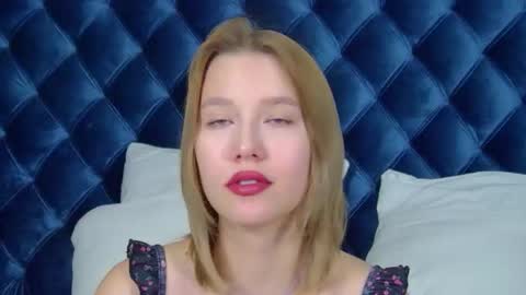 Snapshot of lililinn chatting on 10-13-25, 06:13 LiliLinn online show from 10-13-25, 06:13