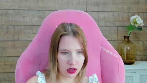 Snapshot of lililinn chatting on 10-20-25, 04:57 LiliLinn online show from 10-20-25, 04:57