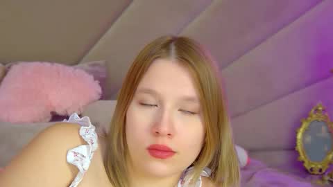 LiliLinn online show from 11-07-25, 08:03