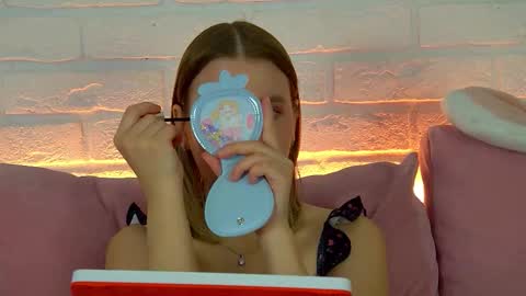 LiliLinn online show from 11-13-25, 05:39