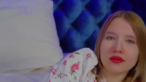 LiliLinn online show from 11-18-25, 04:39