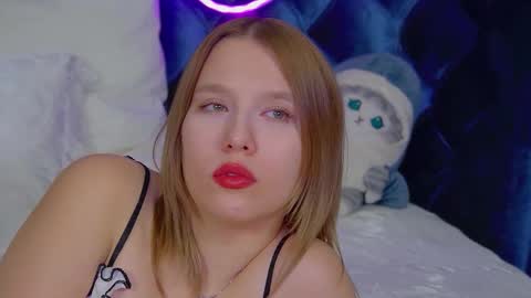 LiliLinn online show from 11-22-25, 06:34