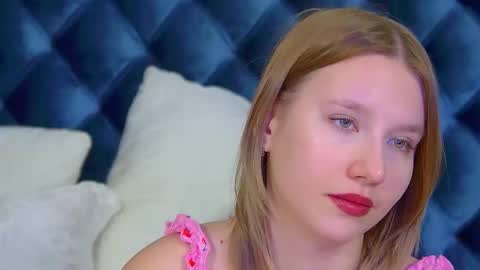 LiliLinn online show from 11-28-25, 05:32