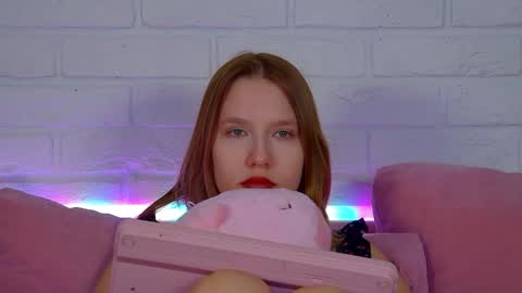 LiliLinn online show from 04-28-26, 05:45
