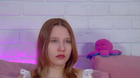 LiliLinn online show from 05-26-26, 04:30
