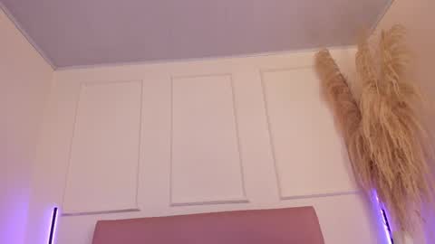 Snapshot of lilily_lv chatting on 09-19-25, 12:23 Lilly online show from 09-19-25, 12:23