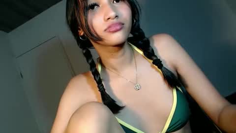 Snapshot of lilit_sensual chatting on 02-12-26, 12:33 Chloe online show from 02-12-26, 12:33