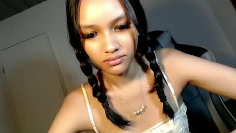 Snapshot of lilit_sensual chatting on 02-17-26, 01:51 Chloe online show from 02-17-26, 01:51