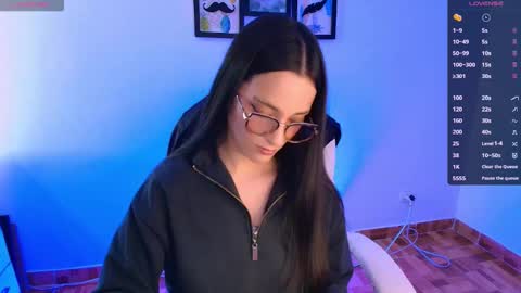 Snapshot of lilith01_ chatting on 12-19-25, 10:28 Leidy online show from 12-19-25, 10:28