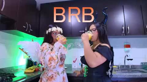 Lilith and Khloe  online show from 11-11-25, 11:21