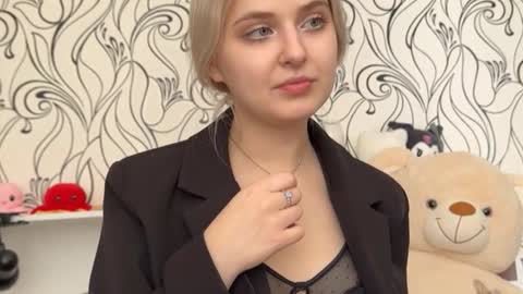 Snapshot of lilith_butterfly chatting on 03-10-26, 11:37 Lilly online show from 03-10-26, 11:37