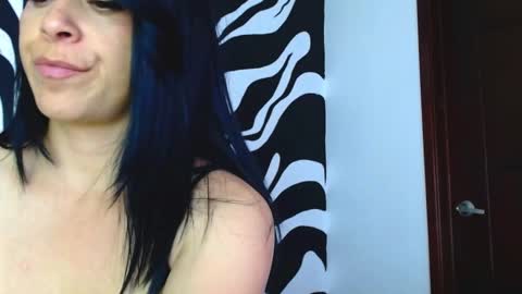 Snapshot of lilith_luv_ chatting on 02-16-25, 07:04 kata online show from 02-16-25, 07:04
