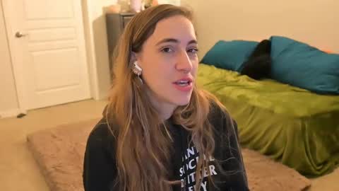 Snapshot of lilithoftrees chatting on 02-20-25, 01:08 L online show from 02-20-25, 01:08