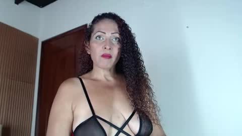 lilithphillis1 online show from 12-17-25, 05:08