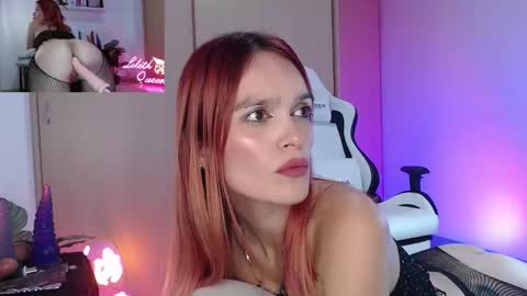 Snapshot of lilithqueen1 chatting on 10-10-25, 01:59 La pelirroja online show from 10-10-25, 01:59