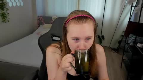 Snapshot of lilitiny chatting on 07-29-26, 01:37 Lili Tiny GMT2 3-10AM MonTueWedThuSat online show from 07-29-26, 01:37