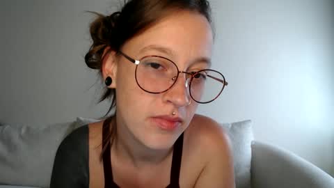 Snapshot of liljbby chatting on 09-30-25, 10:04 Jay please help me reach 50 thumbs up online show from 09-30-25, 10:04