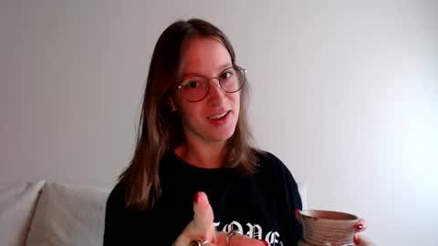 Snapshot of liljbby chatting on 10-12-25, 04:39 Jay please help me reach 50 thumbs up online show from 10-12-25, 04:39