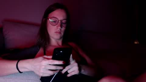 Snapshot of liljbby chatting on 11-06-25, 12:55 Jay please help me reach 50 thumbs up online show from 11-06-25, 12:55