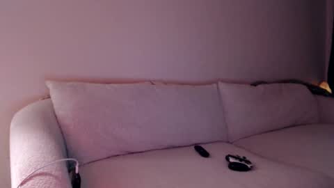 Snapshot of liljbby chatting on 11-24-25, 01:05 Jay please help me reach 50 thumbs up online show from 11-24-25, 01:05