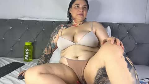 Snapshot of lillebbw_sweet chatting on 05-20-26, 10:10 lille online show from 05-20-26, 10:10