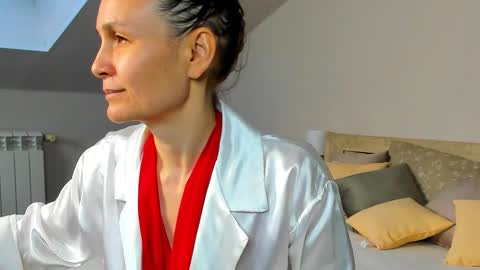 lillian_white1 online show from 02-02-25, 10:13