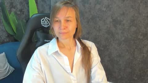 lillian_white1 online show from 09-27-25, 12:04