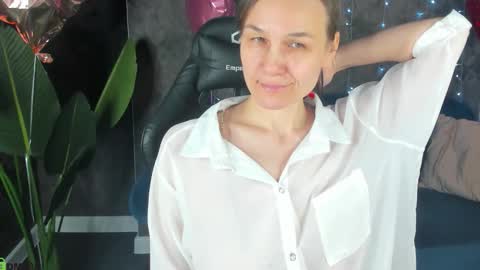 lillian_white1 online show from 02-27-26, 01:05