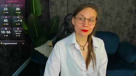 Snapshot of lillian_white1 chatting on 05-20-26, 01:01 lillian_white1 online show from 05-20-26, 01:01