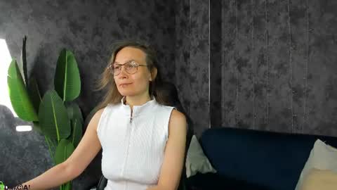 Snapshot of lillian_white1 chatting on 06-23-26, 01:03 lillian_white1 online show from 06-23-26, 01:03