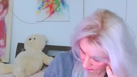 Lara online show from 02-02-26, 01:37