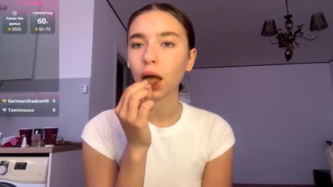 Snapshot of lillianhusk chatting on 03-06-26, 06:10 Amelia online show from 03-06-26, 06:10