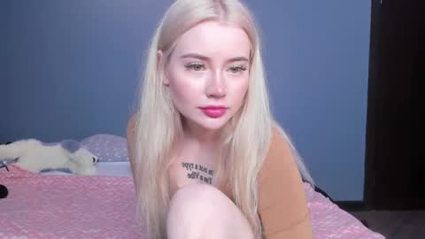 Snapshot of lillie_berry chatting on 05-15-26, 04:52 lillie_berry online show from 05-15-26, 04:52